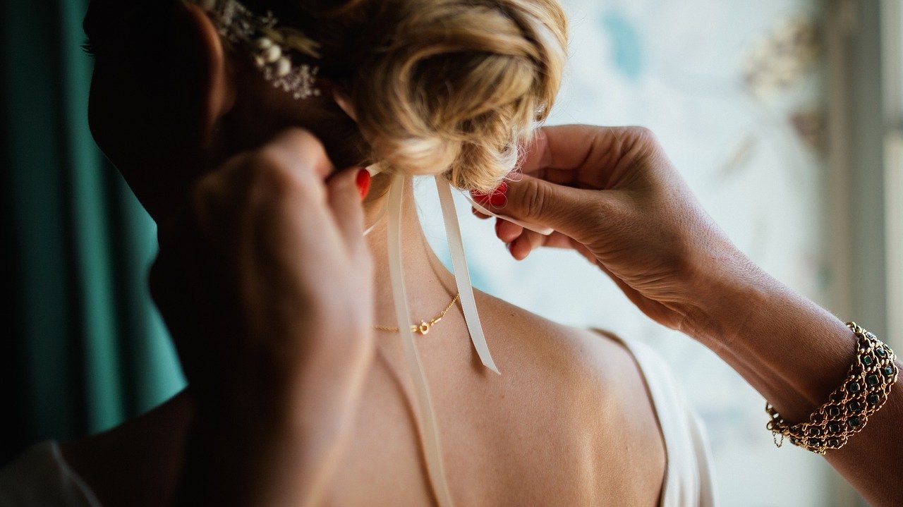 12 timeless bridal hairstyles