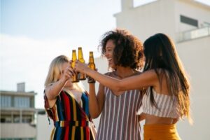 12 jeux d'enterrement de vie de jeune fille amusants pour une nuit qu'elle n'oubliera jamais !