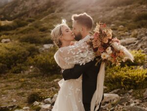16 robes de mariée avec une manche tendance