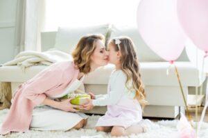 19 cadeaux pour maman de sa fille qui viennent tout droit du cœur !