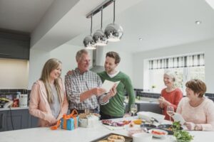 20 cadeaux pour les parents de votre petite amie qui feront bonne impression