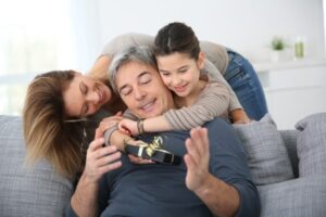 23 cadeaux de beau-père pour qu'il se sente comme un héros