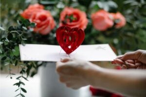 23 cartes uniques pour la Saint-Valentin pour elle qui lui feront perdre pied !