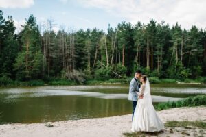 33 idées de mariage sur le lac pour les couples amoureux de l'eau