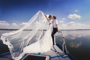 4 façons d'avoir un micro mariage sur l'eau