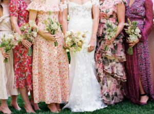 42 fabuleuses robes de demoiselles d'honneur florales