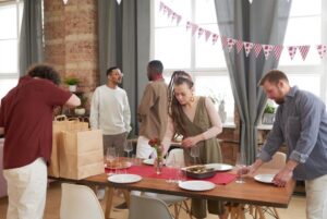 5 conseils pour organiser une fête de fiançailles de dernière minute