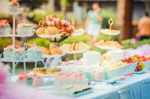 5 façons intelligentes d'économiser de l'argent sur votre traiteur de mariage