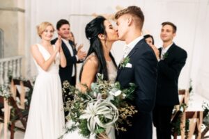 6 façons dont un micro mariage vous fera économiser de l'argent