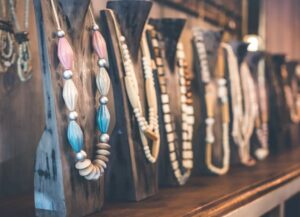 6 raisons pour lesquelles les bijoux faits à la main valent le coût supplémentaire