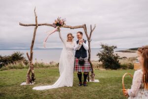Ambiance décontractée pour un mariage côtier coloré