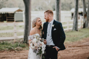 Beau mariage dans une grange d'Australie occidentale