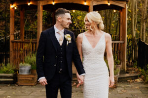 Becky dans Made With Love Bridal pour son mariage d'hiver dans le Yorkshire |  J'aime ma robe®