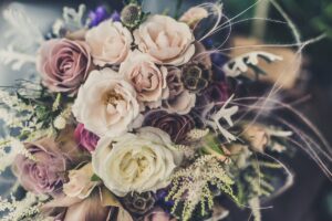Bouquets de mariage : une histoire florissante