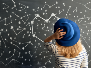 Cadeaux sur le thème de l'astrologie pour l'amant du zodiaque dans votre vie