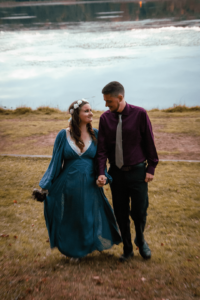 Ce micro-mariage Wiccan ne coûtait que 500 $