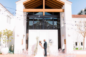 Célébrer l'amour noir: inspiration de mariage moderne à Newport, Californie