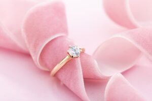 Combien devriez-vous dépenser pour une bague de fiançailles ?