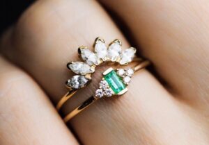 Comment assortir votre alliance à votre bague de fiançailles