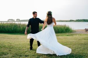 Comment éliminer les rides d'une robe de mariée en mousseline
