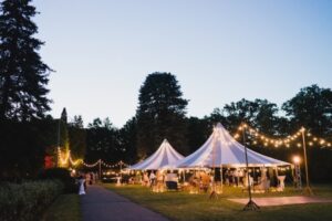 Comment faire de votre mariage dans votre ville natale une destination