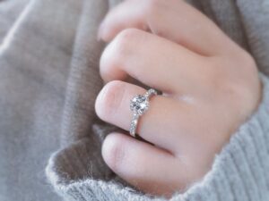 Comment prendre un bon selfie de bague de fiançailles