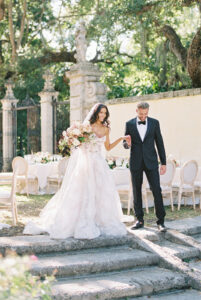 Décider de la durée de vos fiançailles pendant le boom du mariage