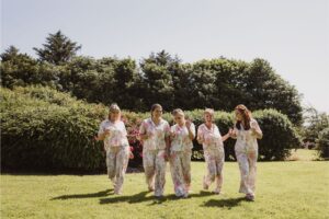 Dois-je organiser une fête de mariage ?