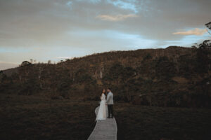 Elopement de montagne intimement romantique - Mariage à pois