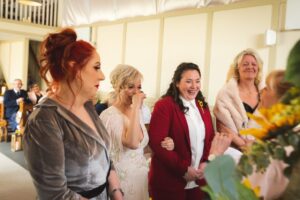 Façons réfléchies d'impliquer votre famille dans votre mariage