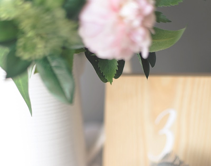 Faire des serviettes de mariage estampées avec des pailles en papier et de la ficelle