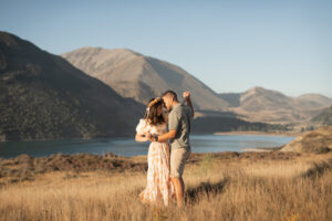 Fiançailles Sunshine-Filled Lake Coleridge - Mariage à pois