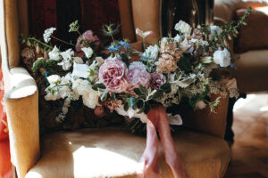 Floraison brillante : cinq fleuristes écossais choisissent le bouquet parfait pour les robes de mariée