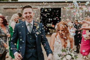 Fun & Happy Tatton Stock Farm Wedding avec un style magnifique