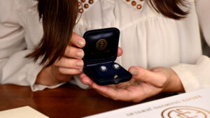 Guide complet des clous d'oreilles en diamant pour femmes