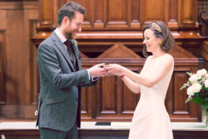 Humanist Society Scotland suggère des façons de personnaliser votre cérémonie de mariage