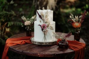 Idées romantiques de mariage durable dans les bois