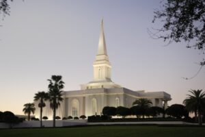 Invité à un mariage mormon ?  Voici à quoi s'attendre