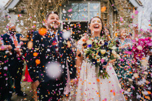 Joyeux mariage rouge et bleu Winter Springhead Trust