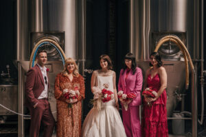 Kirsty, en Jacquemus et Rodarte pour son mariage Wylam Brewery à Newcastle |  J'aime ma robe®