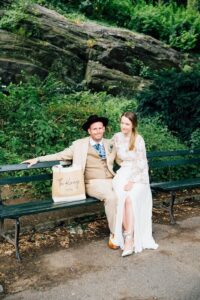 La fuite de Jade et Danny aux pelouses de l'étang, surplombant le pont de Gapstow