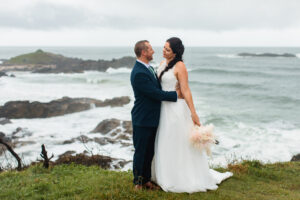 Le jour du mariage Stormy Seaside de Melissa & Ben