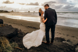 Le mariage Edgy Boho d'Alice et Gordon à New Plymouth