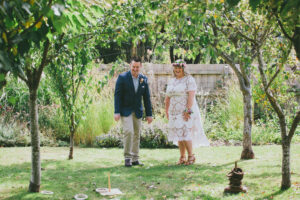 Le mariage champêtre coloré et original de Julie & David