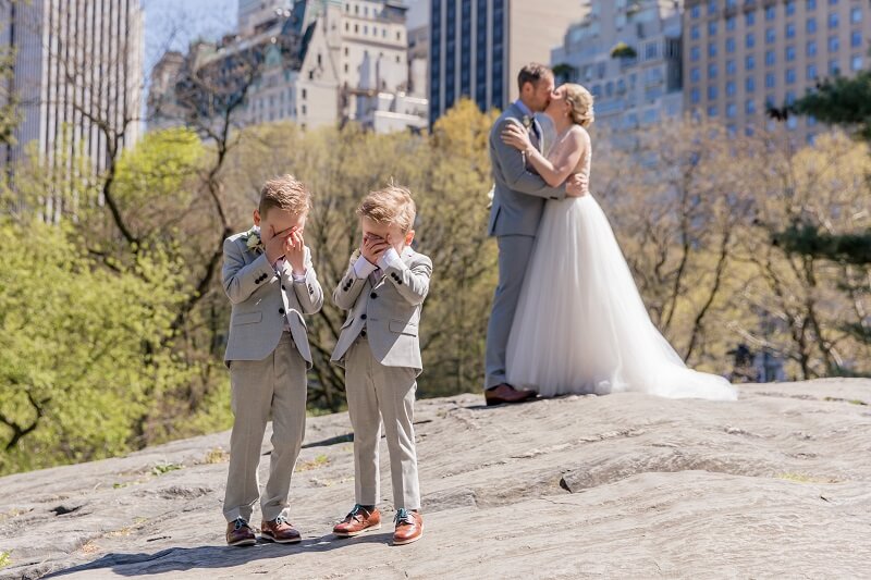 Le mariage d'Amber et Steve's Cop Cot en avril