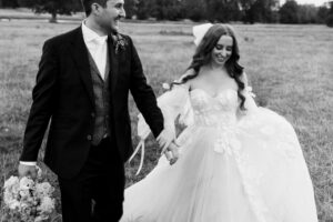 Le mariage de Dani & Aran's Wilderness Reserve inspiré par une romance dramatique |  J'aime ma robe®