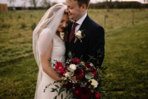 Le mariage de la Saint-Sylvestre d'Helen et Jamie au village de Ballymagarvey
