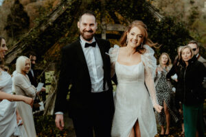 Le mariage d'hiver glamour de Leona + Ally à Hyde House dans les Cotswolds