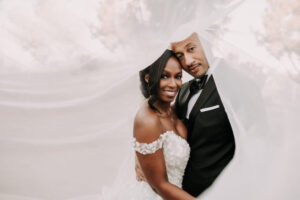 Le mariage intime dans la cour de John Kenneth Moore et Ashley Elizabeth Thomas