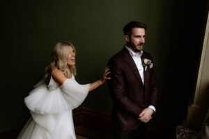 Le premier regard |  10 vrais moments de mariage que nous aimons !